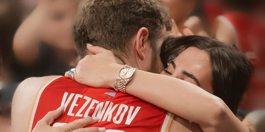 Final Four | Αυτές είναι οι σύντροφοι των παικτών του Ολυμπιακού & Παναθηναϊκού