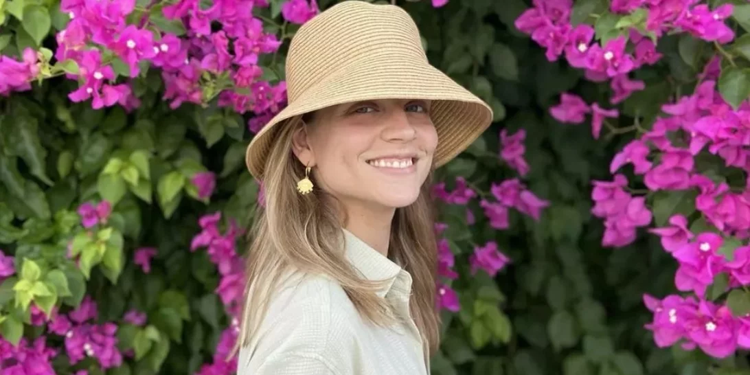 Δέκα καλοκαιρινά κομμάτια που ξεχωρίσαμε από το στιλ της Δανάης Μιχαλάκη και είναι απαραίτητα για τις διακοπές