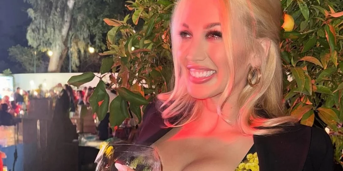 Κωνσταντίνα Σπυροπούλου | Το girly σύνολο που φόρεσε σε gourmet εστιατόριο για θαλασσινά