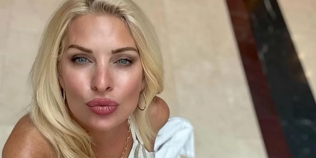 Naked nails | Η Ελένη Μενεγάκη μόλις υιοθέτησε την πιο κομψή τάση στα νύχια