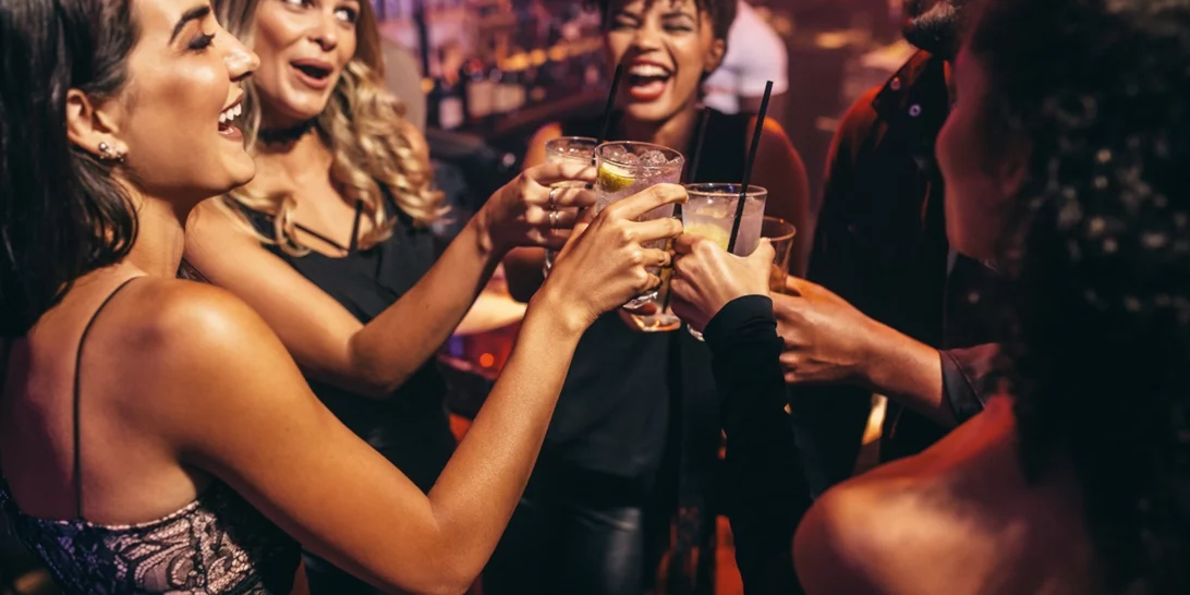 Σου βρήκαμε τις πιο κομψές τσάντες για τις βραδινές σου εμφανίσεις στα Zara