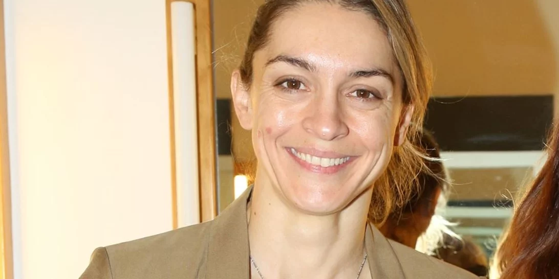 Γιούλικα Σκαφιδά | Φωτογραφίζει τον γιο της Άγγελο της στο σπίτι της