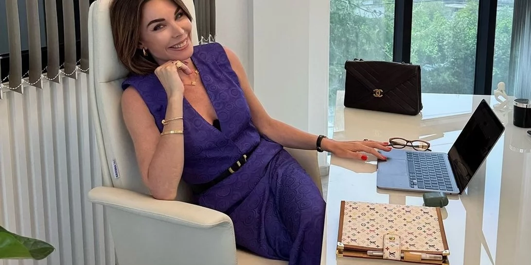 Η Τατιάνα Στεφανίδου στο πολυτελές γραφείο της | Minimal με ασπρόμαυρες λεπτομέρειες