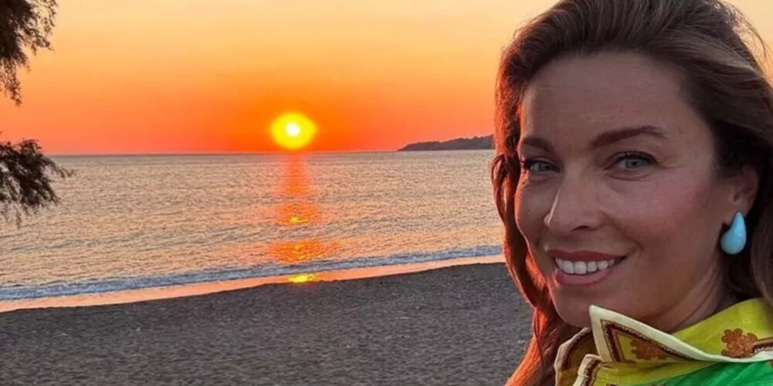 Η Μαριέττα Χρουσαλά σε μια #familygoal φωτογραφία με την κόρη της Μάργκω και φόντο το ηλιοβασίλεμα