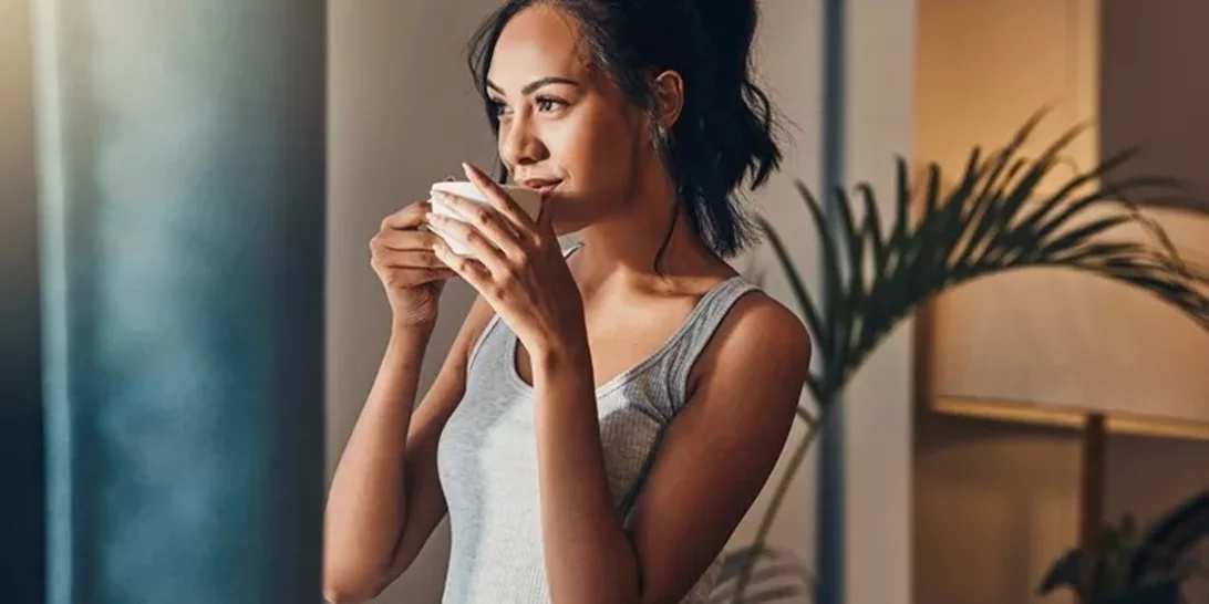 Το ρόφημα που πίνουν οι Ασιάτισσες και δεν ασπρίζουν τα μαλλιά τους