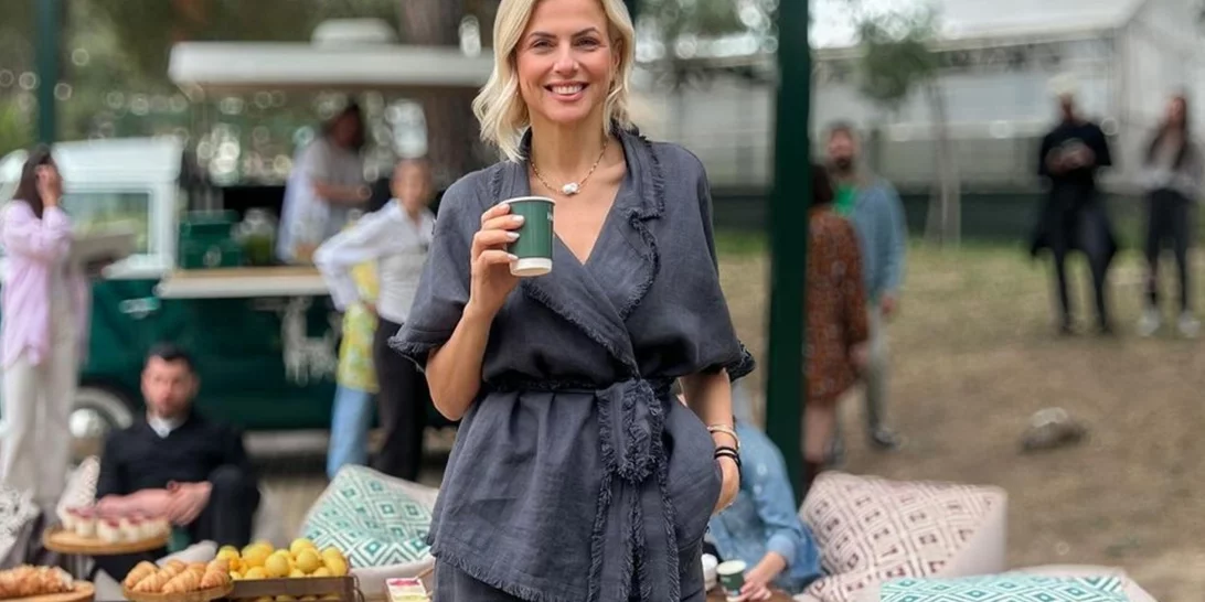 Χριστίνα Κοντοβά | Φόρεσε την ανοιξιάτικη εκδοχή του κοστουμιού που ήταν trend τον χειμώνα που διανύσαμε