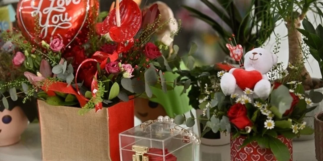 Λιανεμπόριο, εστίαση και τουρισμός στη "μάχη" της πιο ερωτικής γιορτής του χρόνου