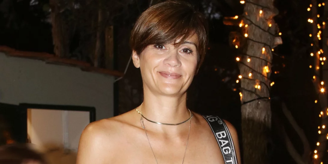 Sneakers σε βραδινή έξοδο; Η Άννα Μαρία Παπαχαραλάμπους σού δείχνει τον τρόπο