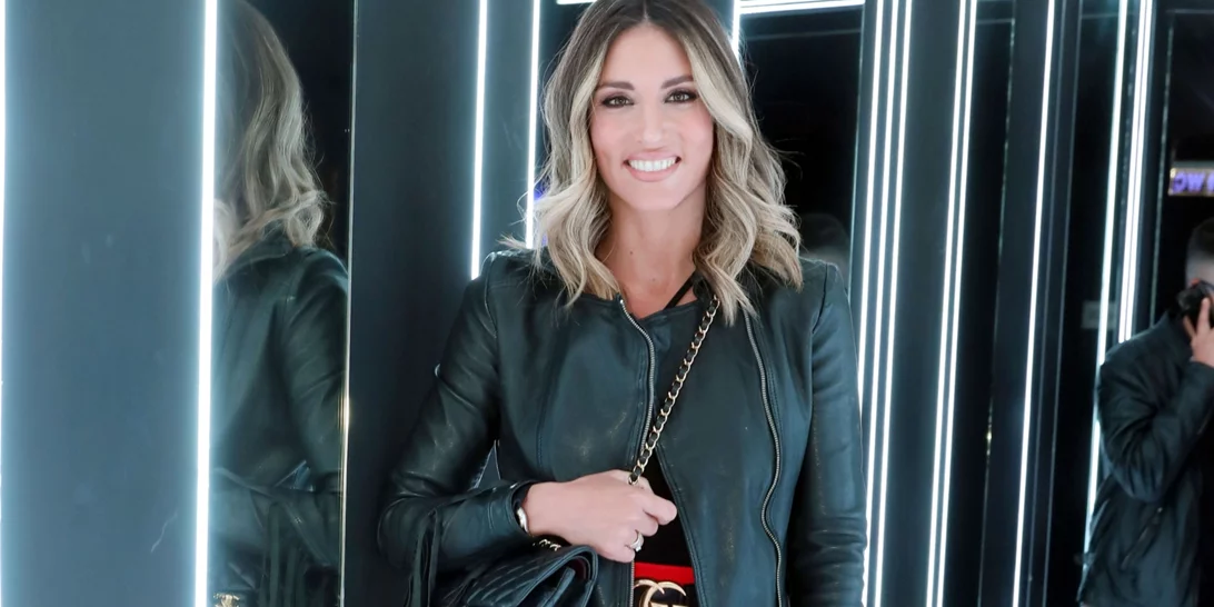 Tο κοστούμι που φόρεσε η Αθηνά Οικονομάκου είναι ιδανικό για το look σου σε μία βάφτιση