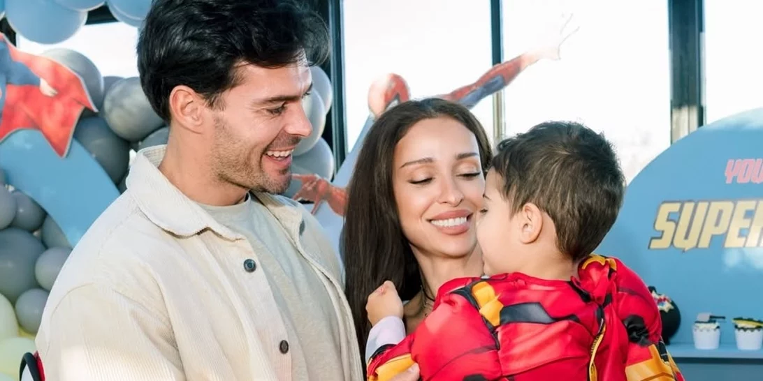 Ελένη Φουρέιρα & Αλμπέρτο Μποτία | Αγκαλιά με τον "super ήρωα" γιο τους στο πάρτι γενεθλίων του