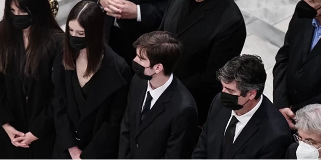 Τα παιδιά της Φώφης Γεννηματά, αποχαιρετούν τη μητέρα τους- "Θα μας λείψει το χάδι σου"