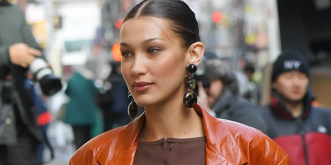 Model Off-Duty | Το χτένισμα που χαρίζει εφέ άμεσου lifting στο πρόσωπο