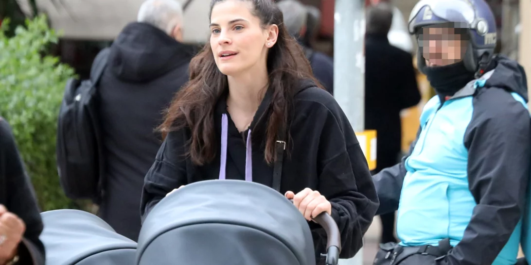 Χριστίνα Μπόμπα | Βόλτα με τις δίδυμες κόρες της, Φιλίππα και Αριάνα, η instagrammer