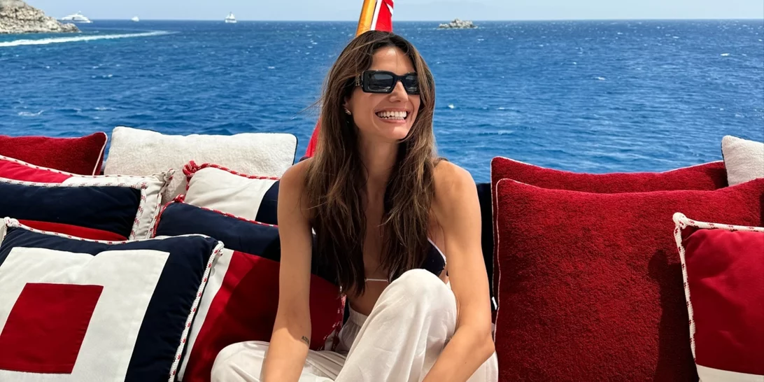 5 αξεσουάρ που χρειάζεται να έχεις μαζί σου στην παραλία σύμφωνα με την Ηλιάνα Παπαγεωργίου