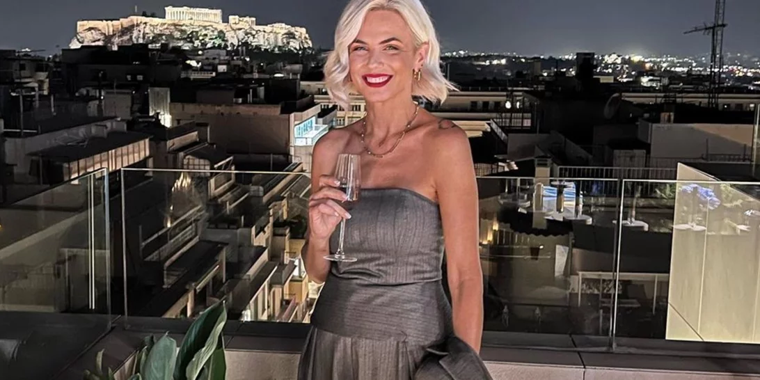 Το quiet luxury look της Χριστίνας Κοντοβά που είναι ιδανικό για πρωί αλλά και για βράδυ