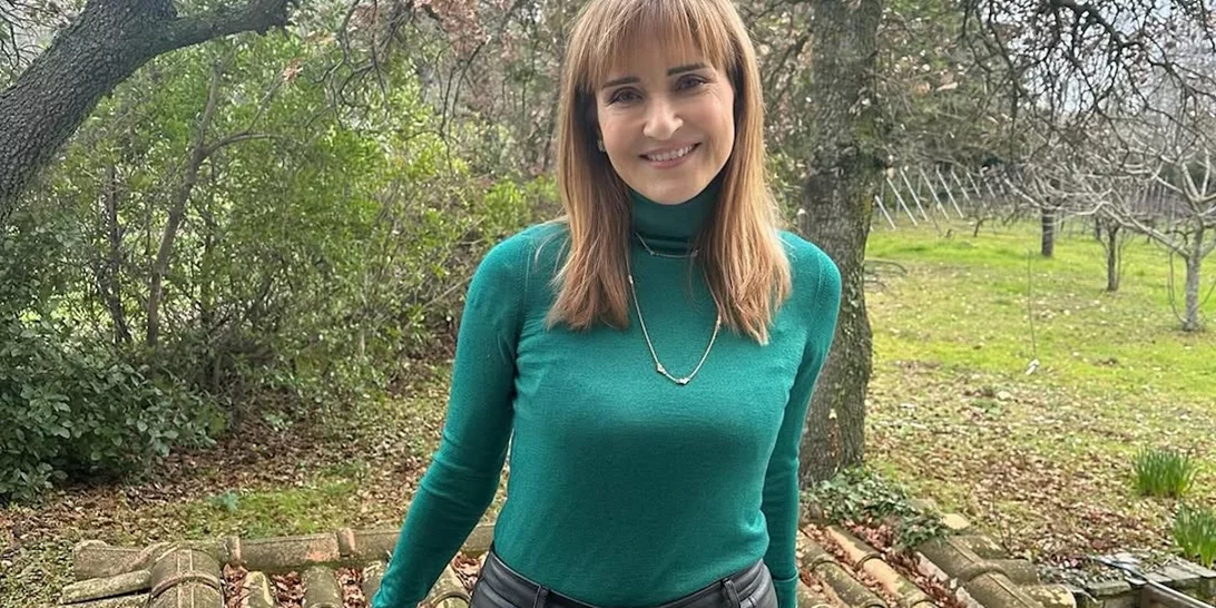 Η Μάρα Ζαχαρέα σε μια εμφάνιση που δεν περιμέναμε | Γιατί φόρεσε κράνος και φλούο γιλέκο;