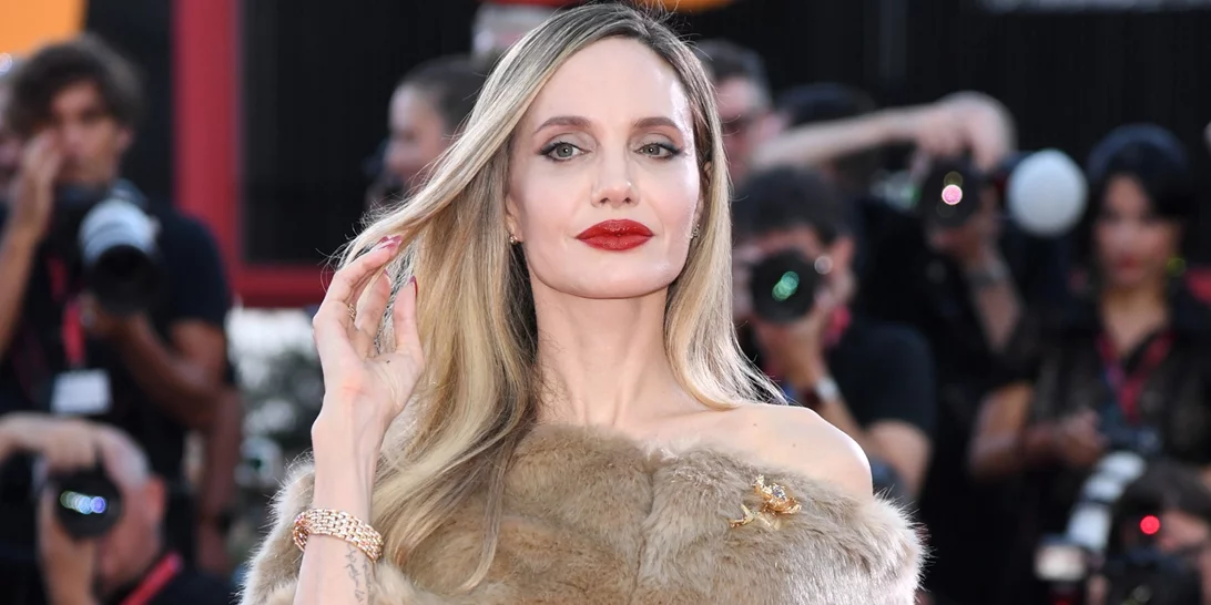 H Angelina Jolie, ξυπόλυτη στο "The Tonight Show", είχε το πιο κομψό πεντικιούρ του χειμώνα