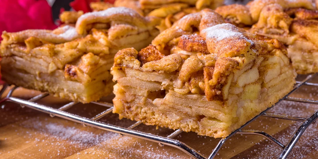 Αυτή είναι η πιο αφράτη μηλόπιτα που έχεις δοκιμάσει | Με 6 μόλις υλικά