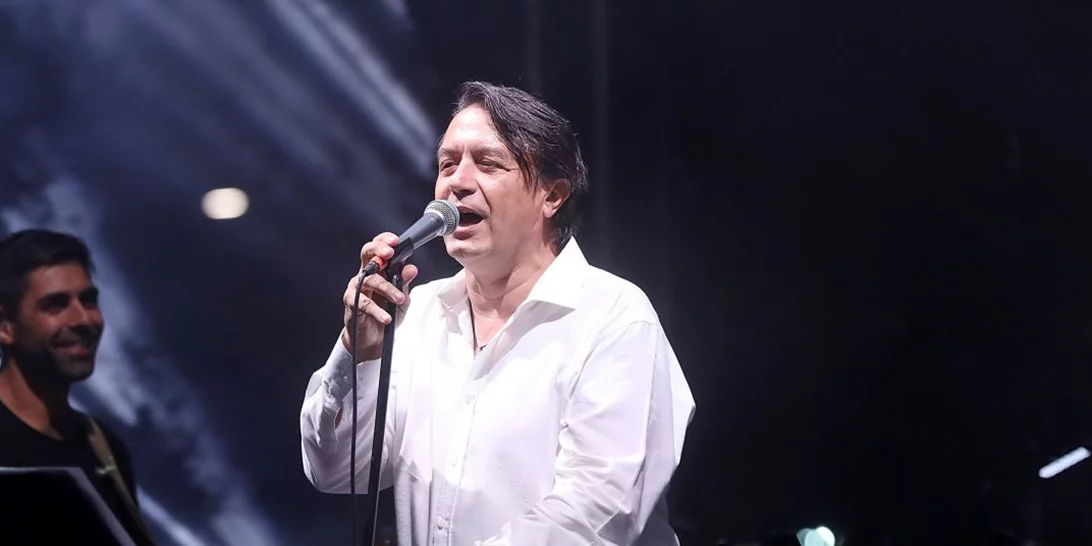 Γιάννης Κότσιρας | Άνοιξε το καλαίσθητο σαλόνι του σπιτιού του