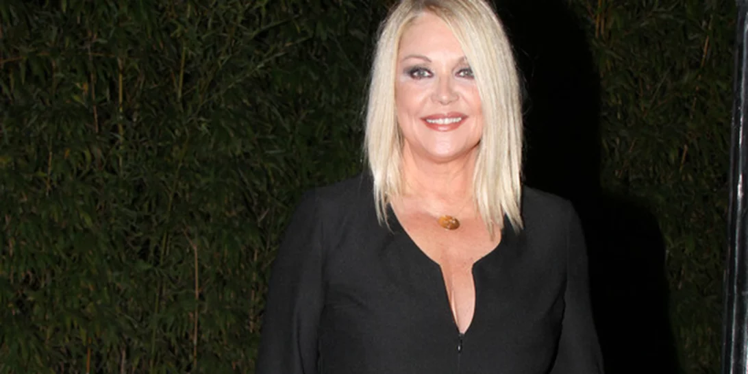 Η Ρούλα Κορομηλά κρίνει την ελληνική τηλεόραση και παραδέχεται | "Δεν με νοιάζει καθόλου να φανούν οι ρυτίδες μου"