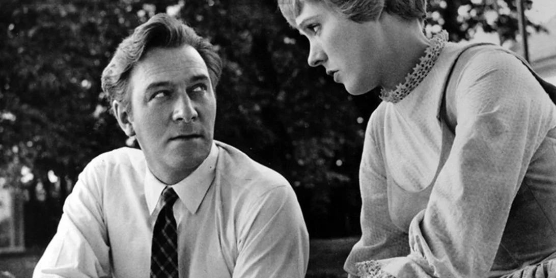 Julie Andrews | O κακοποιητικός, αλκοολικός πατριός και η επέμβαση που της κατέστρεψε τη φωνή