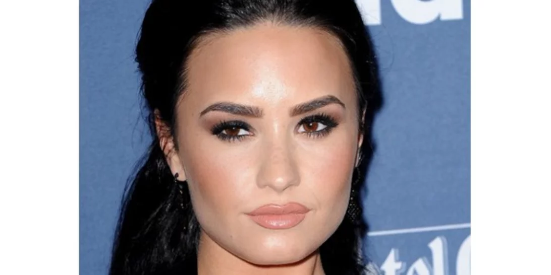 Η Demi Lovato υποδέχεται τη νέα χρονιά με ένα πολύ τολμηρό κούρεμα