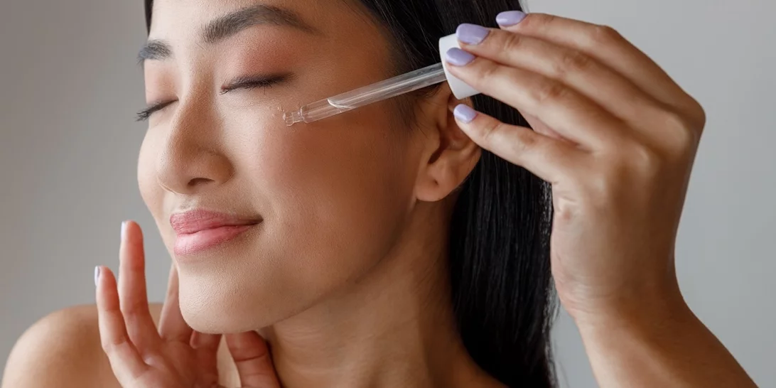 Οι 5 καλύτεροι οροί προσώπου με ρετινόλη που θα βρεις στο φαρμακείο της γειτονιάς σου