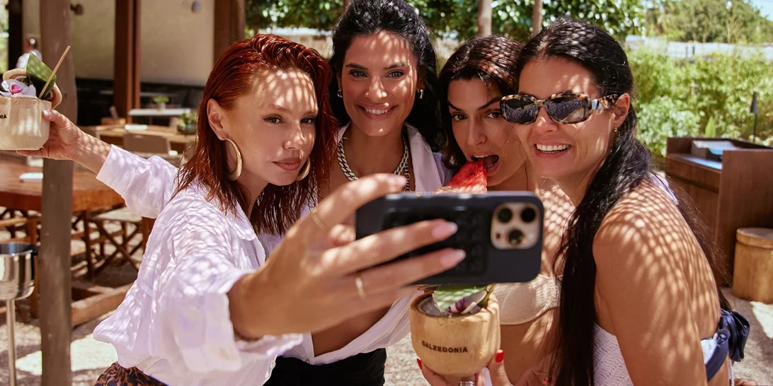 Τα μαγιό από την Calzedonia που επιλέγουν για το καλοκαίρι οι Ελληνίδες celebrities