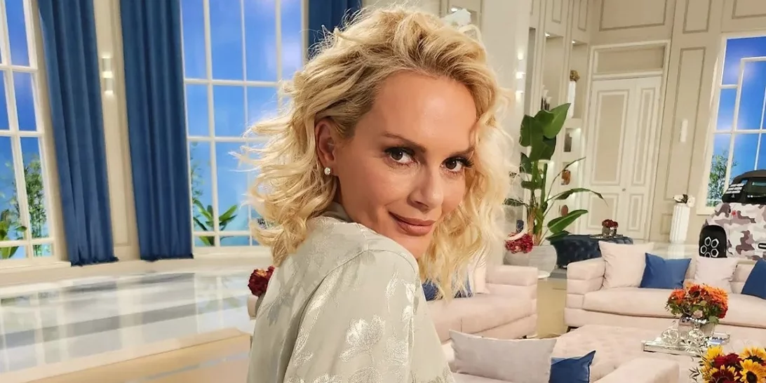 Έλενα Χριστοπούλου | Το γεμάτο λουλούδια σπίτι της & η εντυπωσιακή κουζίνα