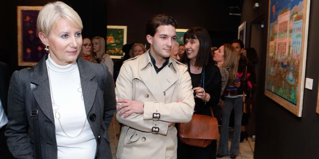 Νατάσα Παζαΐτη | Με τον γιο της, Αλέξανδρο σε έκθεση ζωγραφικής - Κομψοί μητέρα και γιος