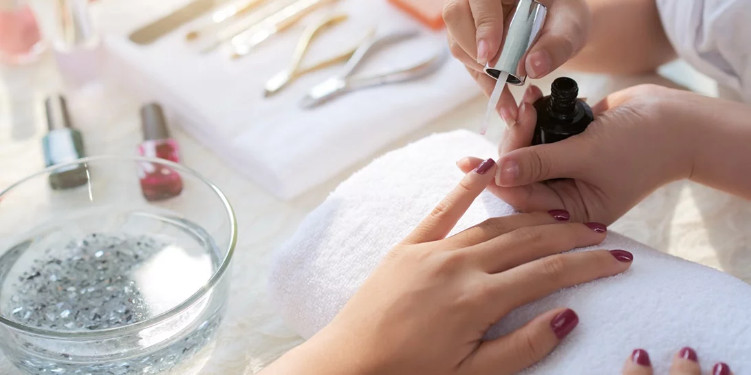 Το μόνο χρώμα που αξίζει να ζητήσεις στο επόμενο ραντεβού σου για μανικιούρ