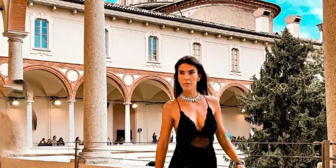 Μαρίνα Βερνίκου | Με see-through δημιουργία σε fashion show στο Μιλάνο