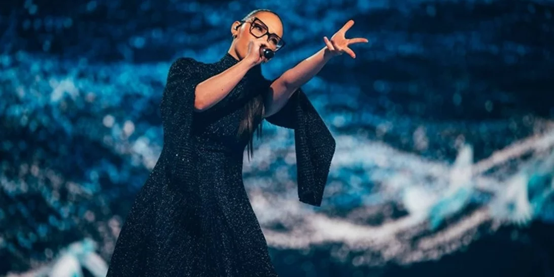 Η "αφανής" πρωταγωνίστρια πίσω από το επιβλητικό φόρεμα της Κλαυδίας για τη Eurovision 2025