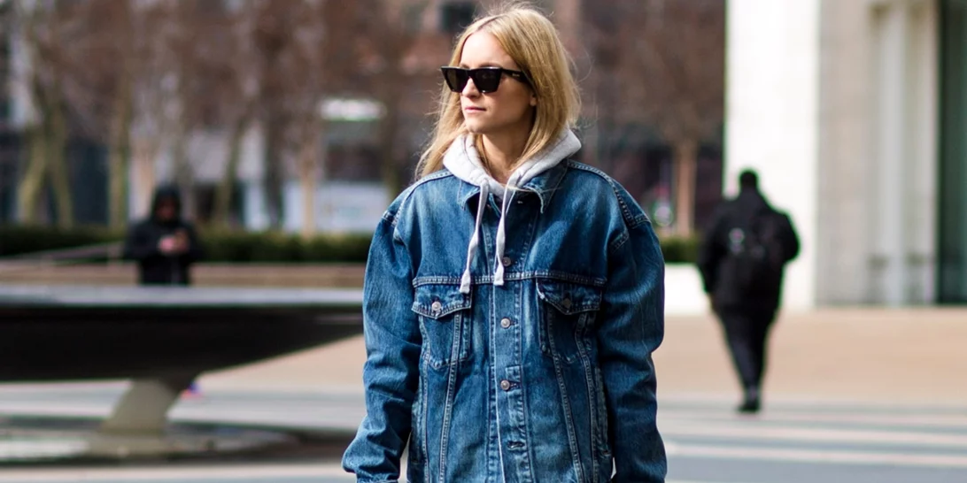 6 denim κομμάτια που χρειάζεσαι για να υποδεχτείς προετοιμασμένη την άνοιξη