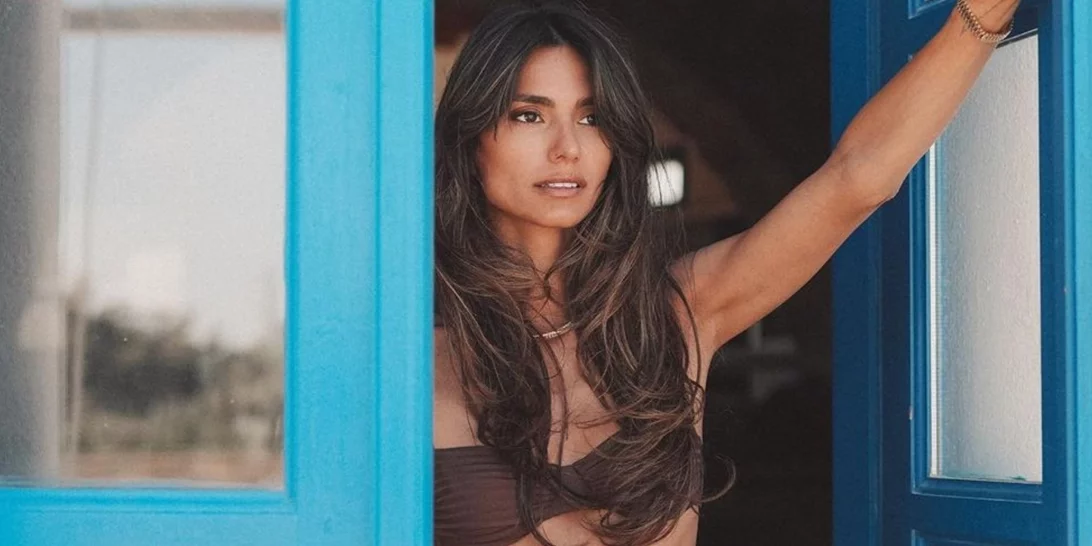 Η Ηλιάνα Παπαγεωργίου ποζάρει topless και "ρίχνει" το Instagram