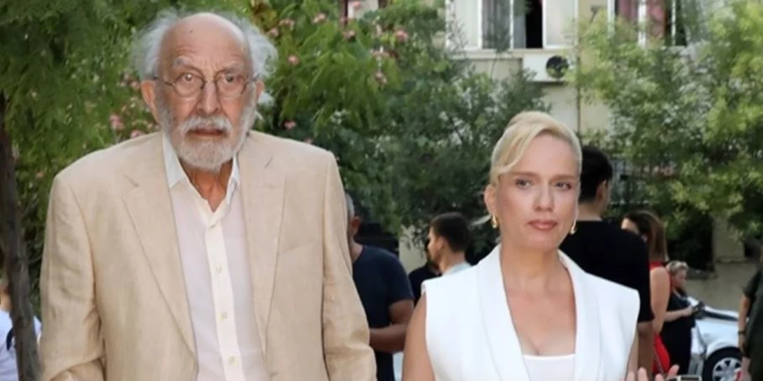 Αλέξανδρος Λυκουρέζος | Με γοητευτική συντροφιά σε θεατρική πρεμιέρα