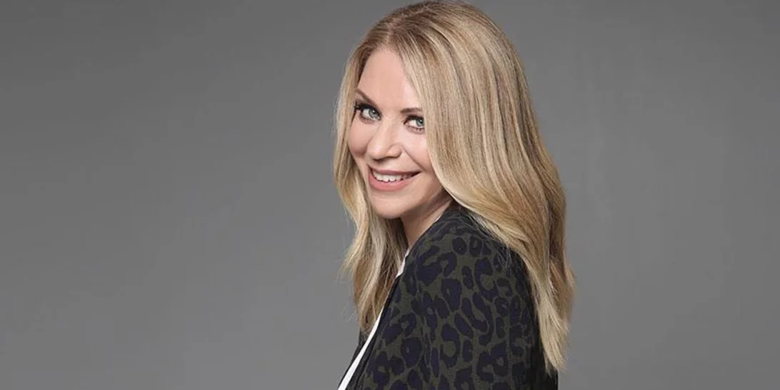 Έλλη Στάη | Η casual εμφάνιση με το must have πανωφόρι της άνοιξης