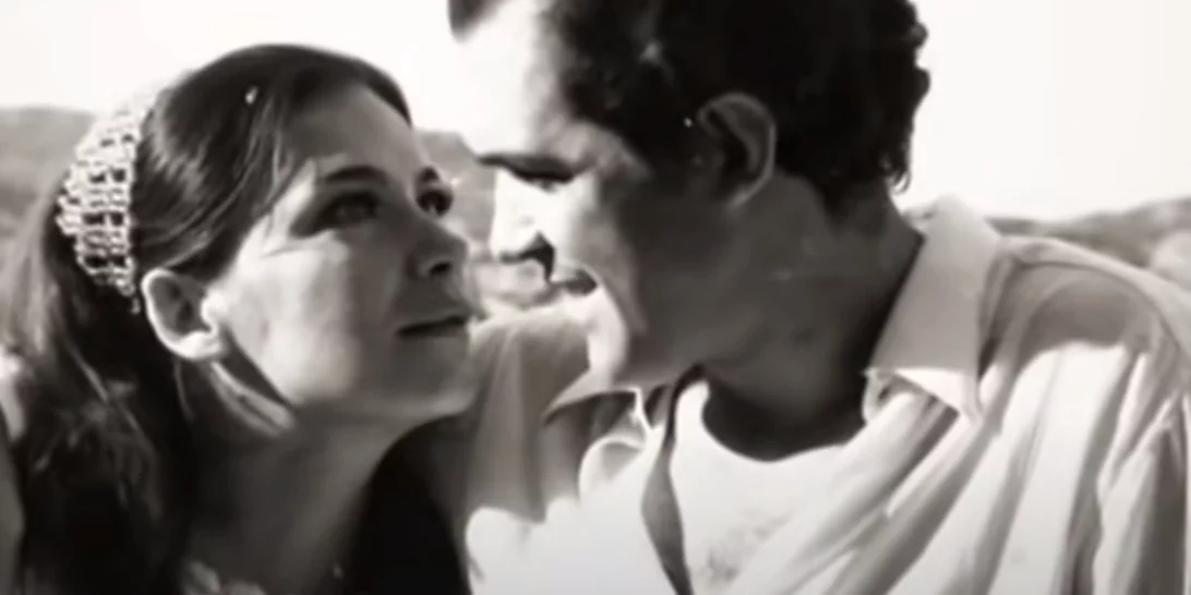 Η Τζένη Καρέζη με νυφικό στη δεξίωση του γάμου της με τον Κώστα Καζάκο