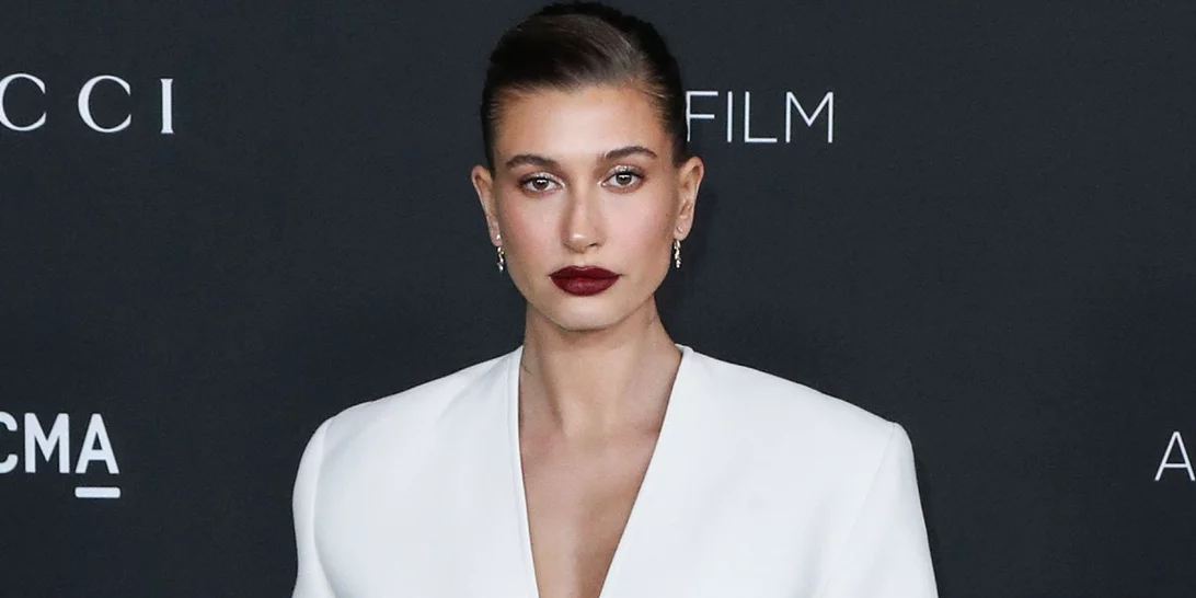 Hailey Bieber | 5 σκούρα κραγιόν για να αντιγράψεις τα "vampy lips" του μοντέλου
