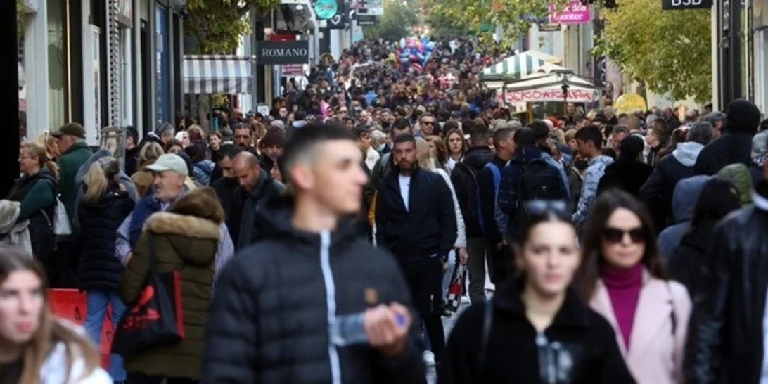 "Δειλά σημάδια αισιοδοξίας" στην κατανάλωση - Ανοικτά τα καταστήματα σήμερα, σε ρυθμούς εορταστικού ωραρίου η αγορά
