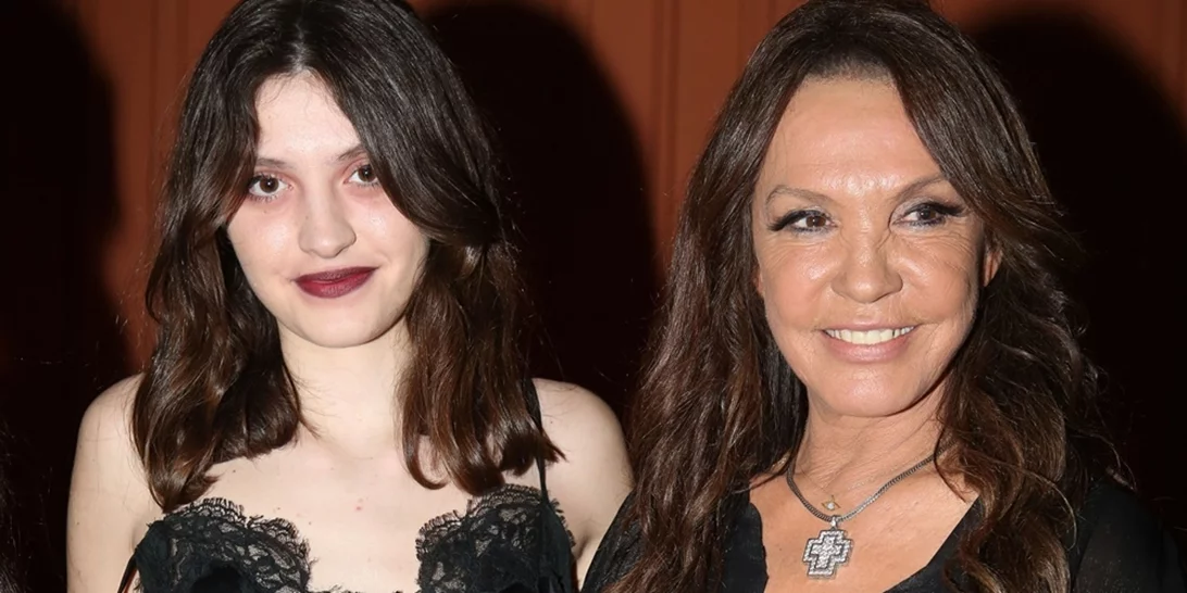 Κούκλα με καστανά μαλλιά και λευκό δέρμα | Η Βάνα Μπάρμπα ποζάρει με την κόρη της Φαίδρα Μπάρμπα