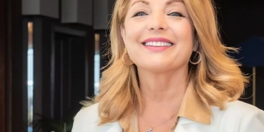 Άντζελα Γκερέκου | Με την κόρη της στο αεροδρόμιο - Η εμφάνιση χωρίς μακιγιάζ