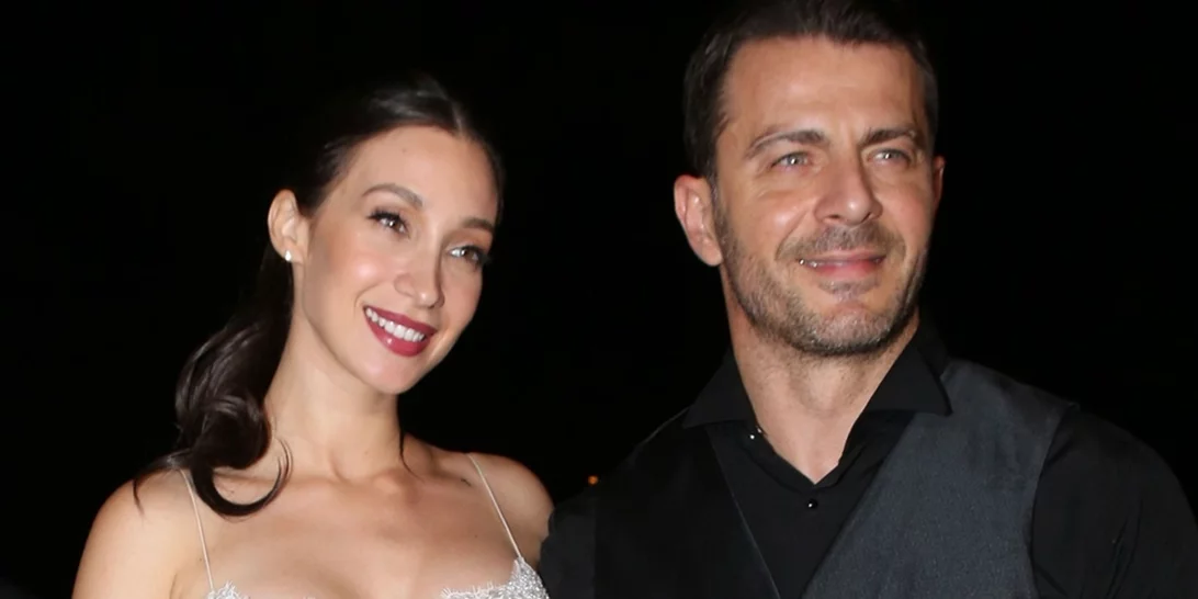 Η Δήμητρα Βαμβακούση φωτογραφίζει τον Γιώργο Αγγελόπουλο στη Σκιάθο