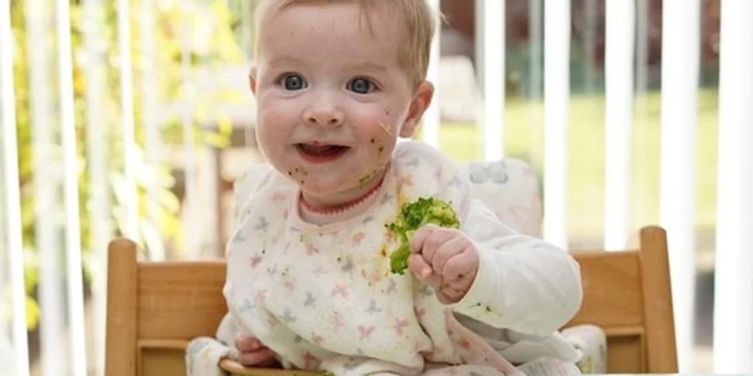 Baby led weaning | Τι πρέπει να προσέχουν οι γονείς σύμφωνα με την παιδίατρο