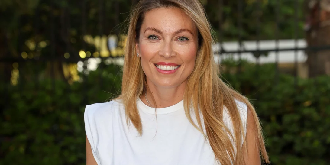 "Κούκλα στο Νησί των Ανέμων" | Η Μαριέττα Χρουσαλά με σέξι μπικίνι στη Μύκονο