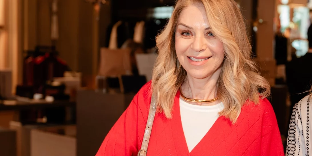 Έλλη Στάη | Με casual chic εμφάνιση σε γιορτινό event στο κέντρο της Αθήνας