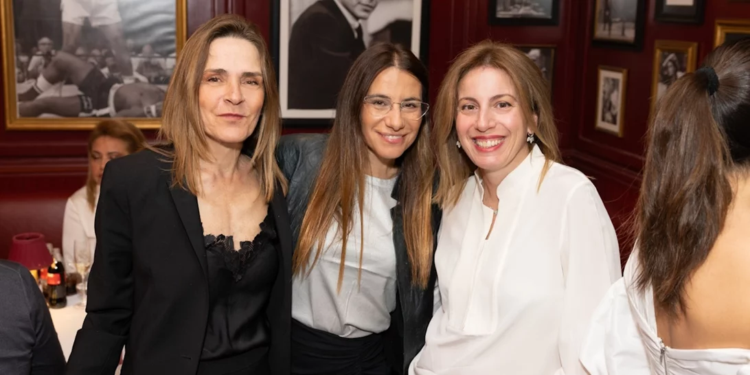 Νινέττα Πατέρα | Σπάνια κοσμική εμφάνιση με μαύρο σύνολο