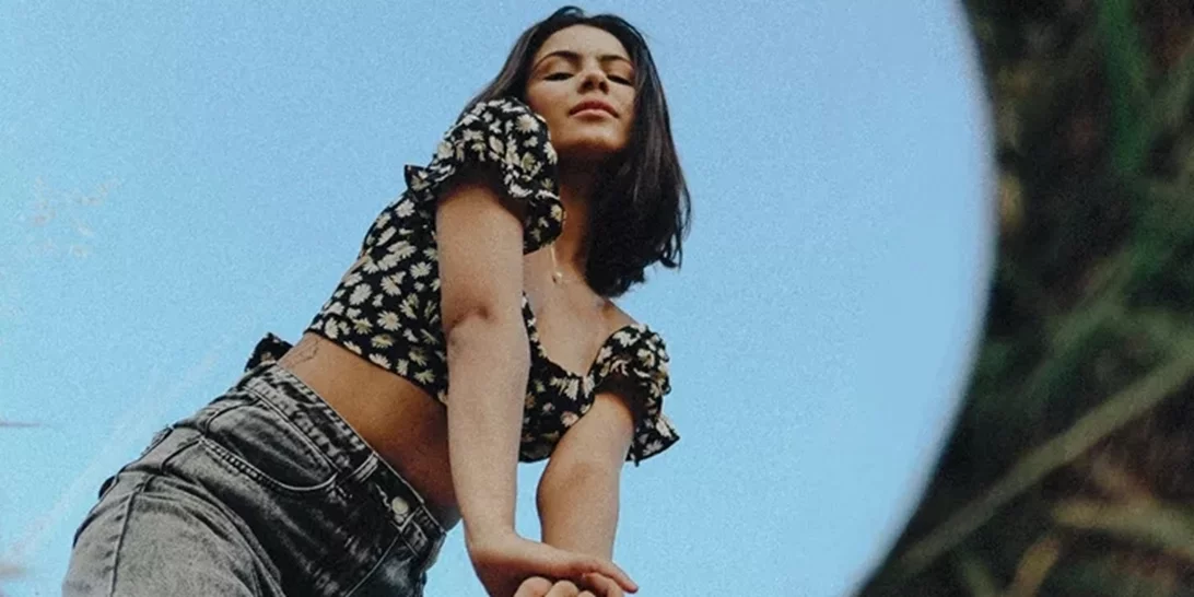 Καθημερινές συνήθειες που σε κάνουν να φαίνεσαι μεγαλύτερη