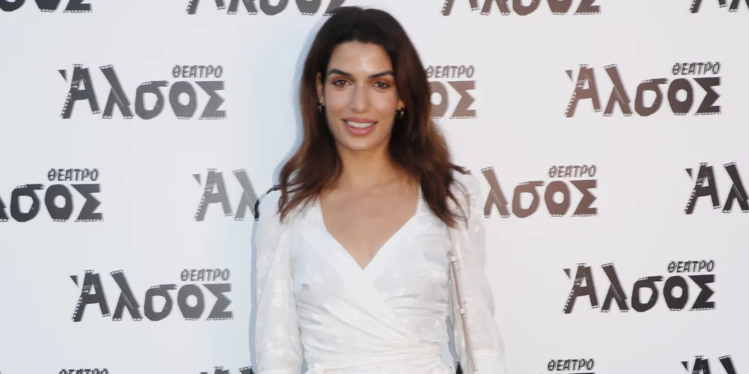 10 κομμάτια που δεν πρέπει να λείπουν από τη βαλίτσα των διακοπών σου σύμφωνα με το στιλ της Τόνιας Σωτηροπούλου