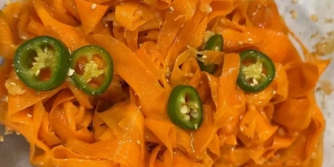 Φάε τη ρετινόλη σου | Η viral σαλάτα με καρότα θα σου χαρίσει το πιο λαμπερό δέρμα!